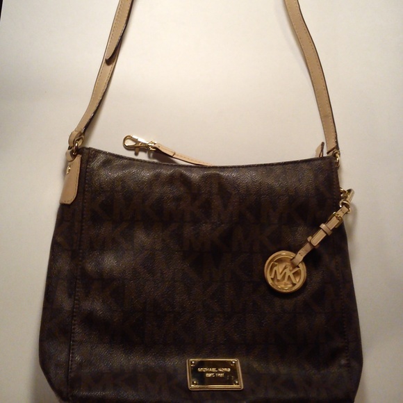 Designer Handbag - Picture 2 of 5